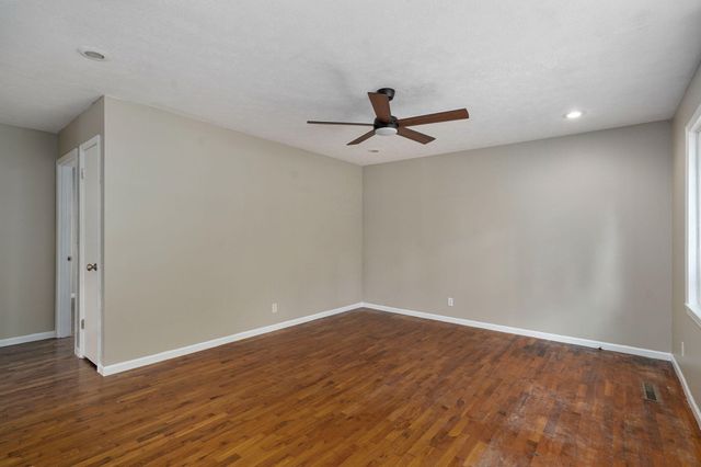 1533 E Broadmoor Street, Springfield, MO 65804