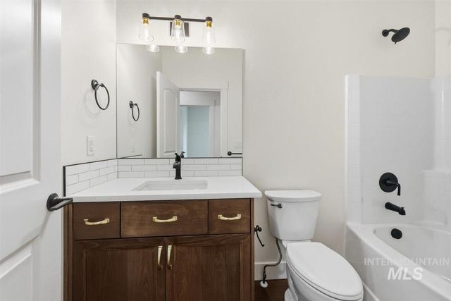 9372 S Sapper Hill Ave, Kuna, ID 83634