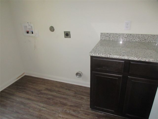 711 Milas Lane, Glenn Heights, TX 75154