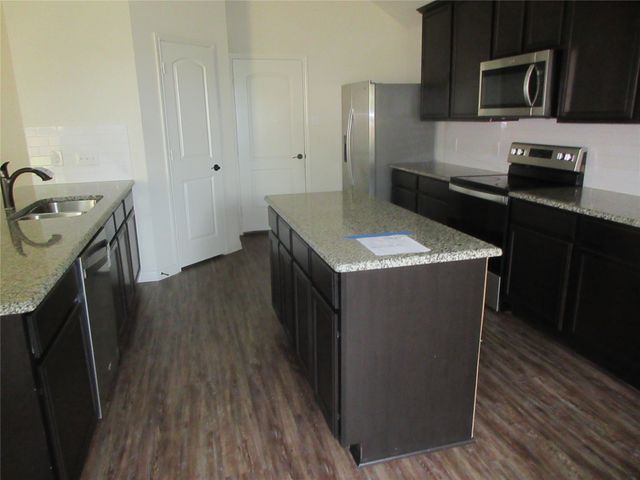 711 Milas Lane, Glenn Heights, TX 75154