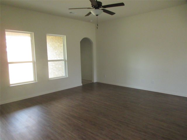 711 Milas Lane, Glenn Heights, TX 75154