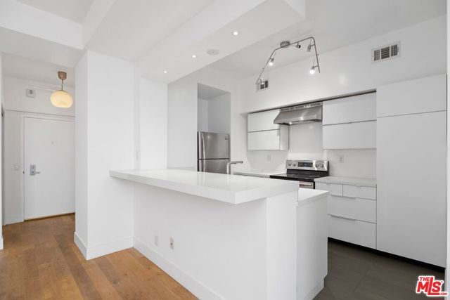 7250 Franklin Avenue 511, Los Angeles, CA 90046