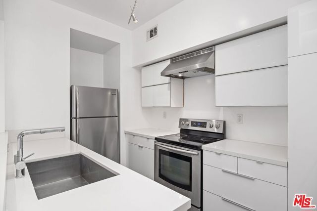 7250 Franklin Avenue 511, Los Angeles, CA 90046