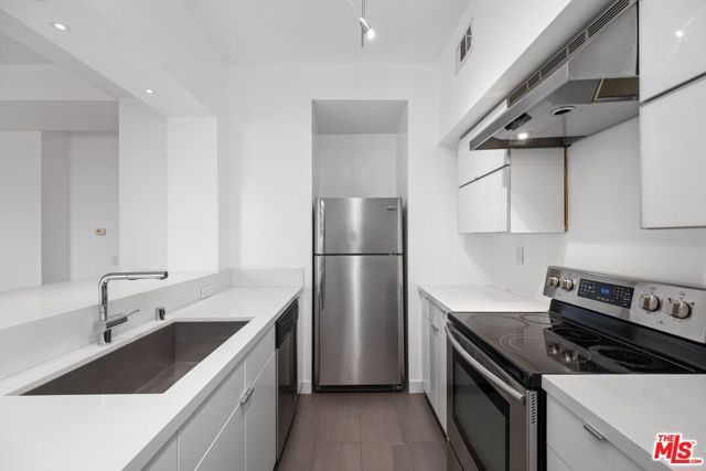 7250 Franklin Avenue 511, Los Angeles, CA 90046