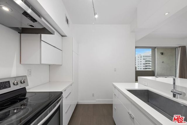 7250 Franklin Avenue 511, Los Angeles, CA 90046
