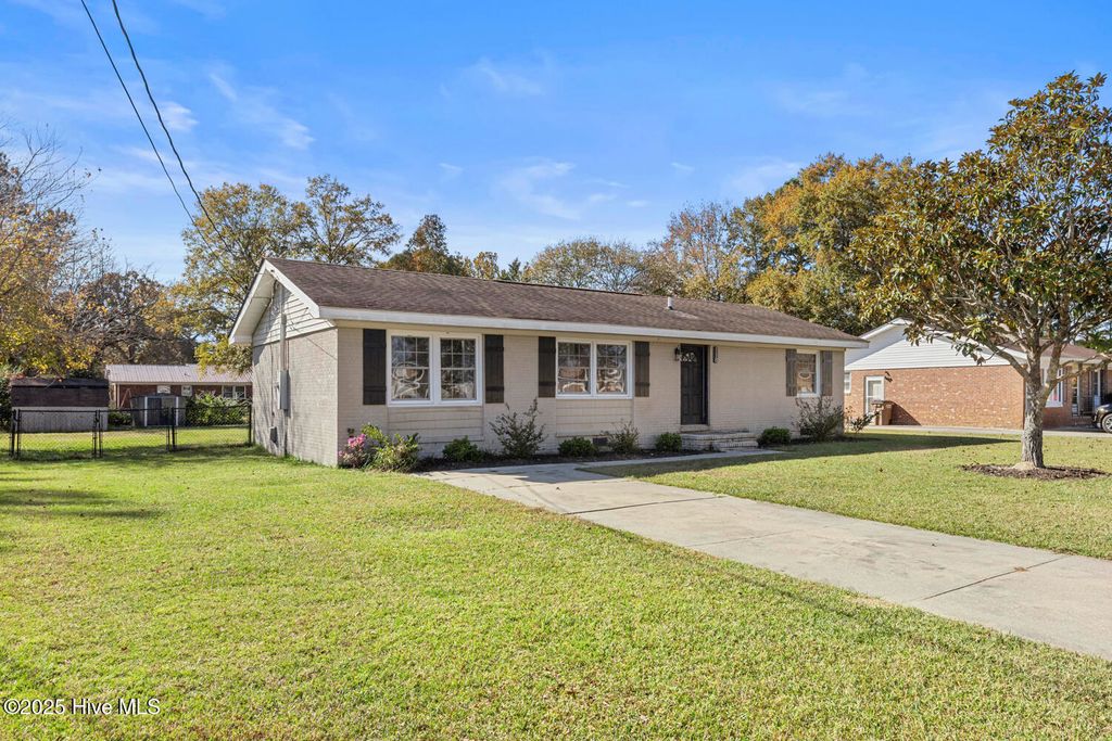 118 Sheffield Road, Jacksonville, NC 28546