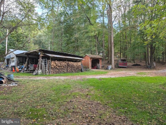 340 S LAKE RD, Spring Grove, PA 17362