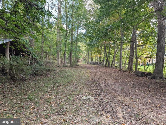 340 S LAKE RD, Spring Grove, PA 17362
