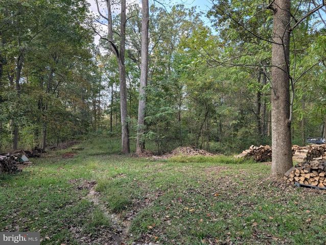 340 S LAKE RD, Spring Grove, PA 17362