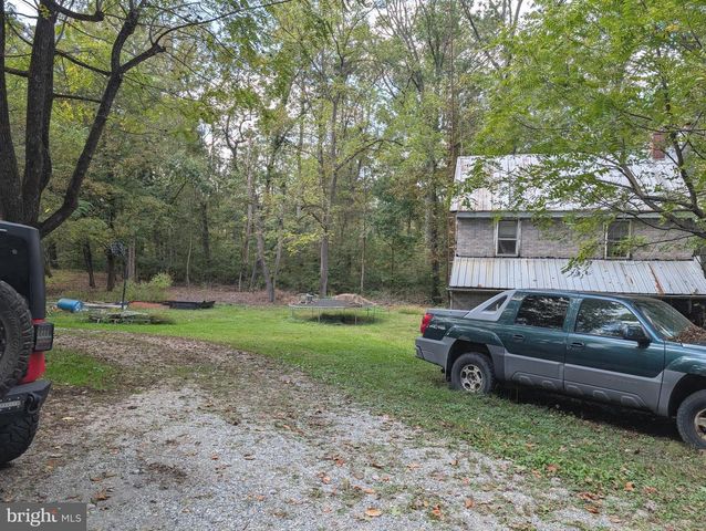 340 S LAKE RD, Spring Grove, PA 17362