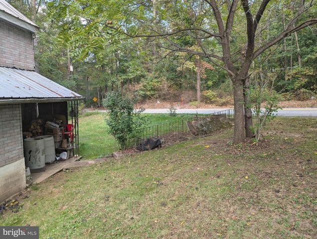340 S LAKE RD, Spring Grove, PA 17362