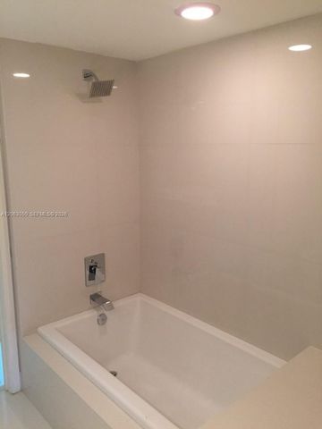 1100 S MIAMI AV 3902, Miami, FL 33130