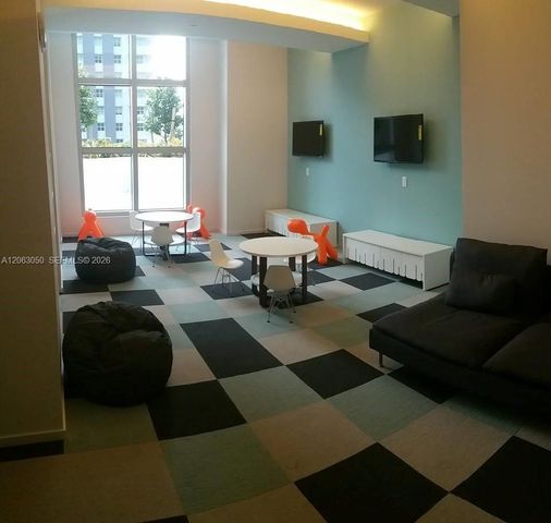 1100 S MIAMI AV 3902, Miami, FL 33130