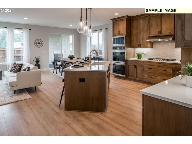 2096 S River Rd, Kelso, WA 98626