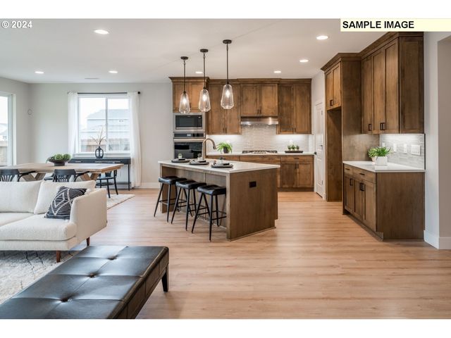 2096 S River Rd, Kelso, WA 98626