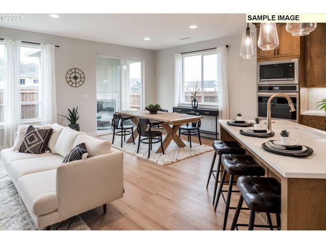 2096 S River Rd, Kelso, WA 98626