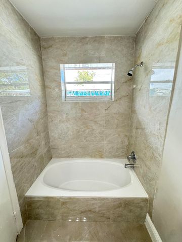 1840 NW 1st Way, Pompano Beach, FL 33060