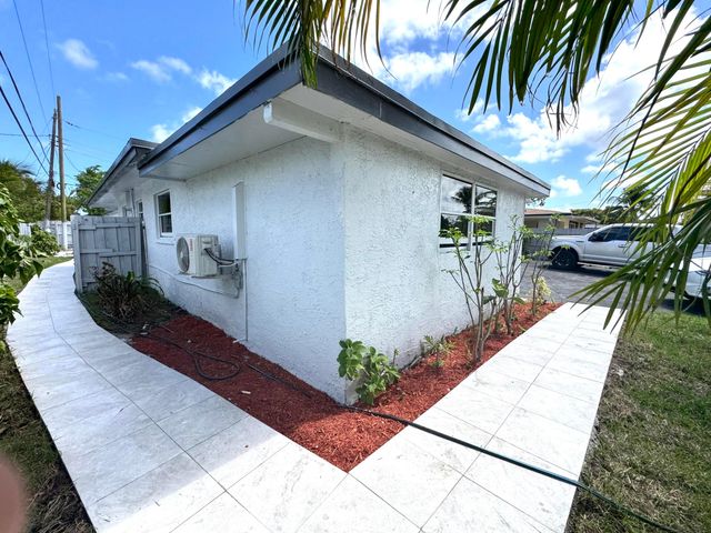 1840 NW 1st Way, Pompano Beach, FL 33060