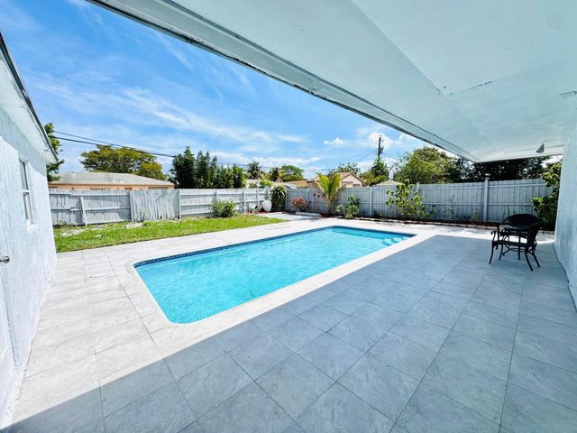 1840 NW 1st Way, Pompano Beach, FL 33060