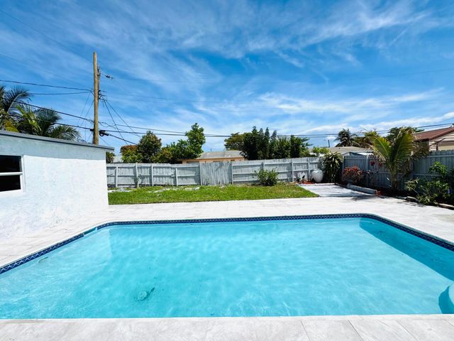 1840 NW 1st Way, Pompano Beach, FL 33060