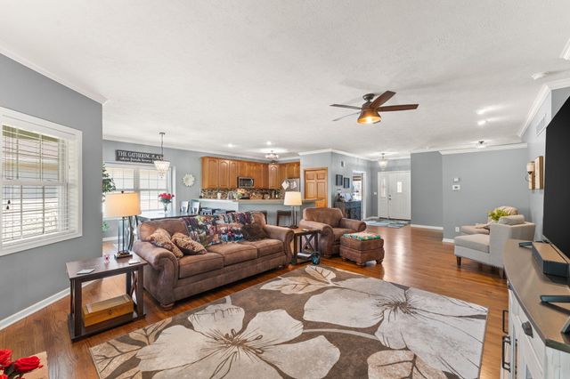 889 Clearwater Cove W, Crown Point, IN 46307