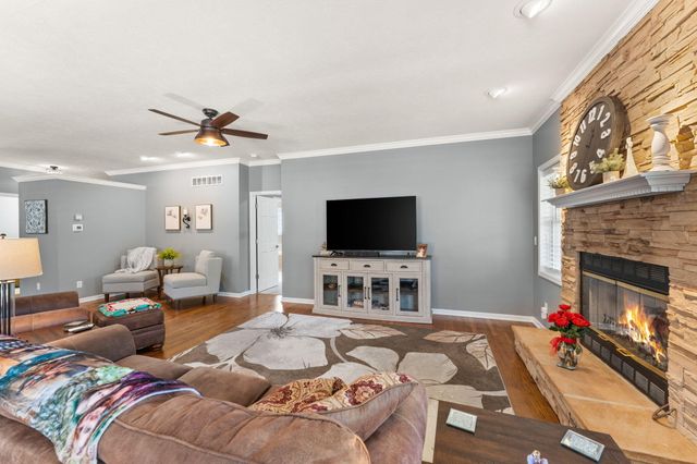889 Clearwater Cove W, Crown Point, IN 46307