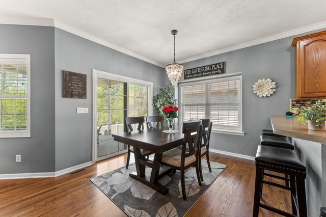 889 Clearwater Cove W, Crown Point, IN 46307