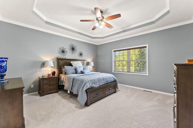 889 Clearwater Cove W, Crown Point, IN 46307