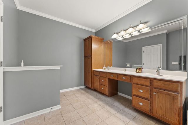 889 Clearwater Cove W, Crown Point, IN 46307