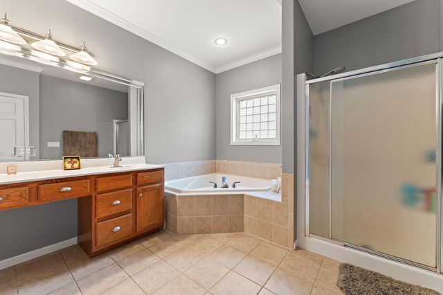 889 Clearwater Cove W, Crown Point, IN 46307