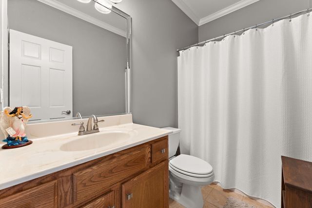 889 Clearwater Cove W, Crown Point, IN 46307