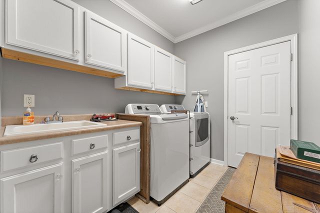 889 Clearwater Cove W, Crown Point, IN 46307