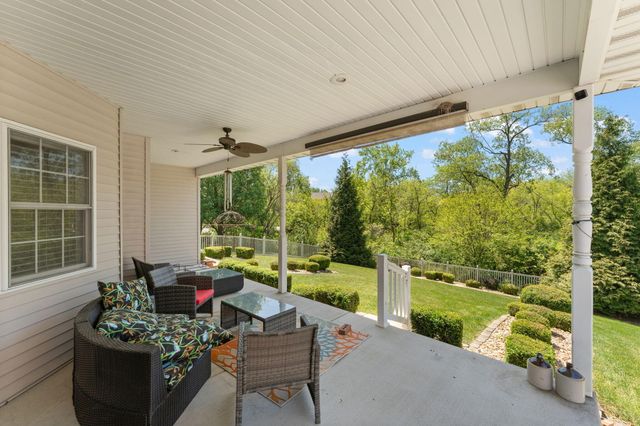 889 Clearwater Cove W, Crown Point, IN 46307
