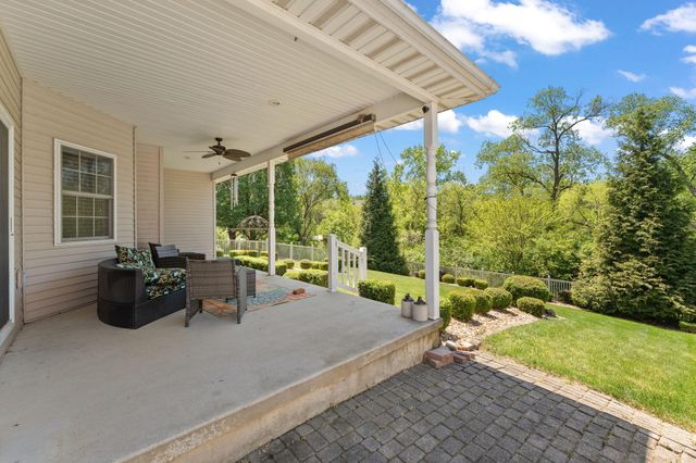 889 Clearwater Cove W, Crown Point, IN 46307