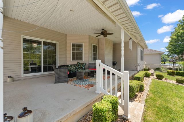 889 Clearwater Cove W, Crown Point, IN 46307