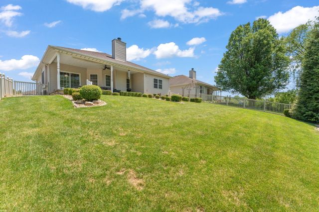 889 Clearwater Cove W, Crown Point, IN 46307