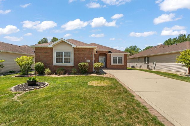 889 Clearwater Cove W, Crown Point, IN 46307