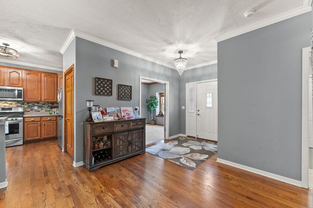 889 Clearwater Cove W, Crown Point, IN 46307