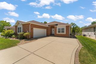889 Clearwater Cove W, Crown Point, IN 46307