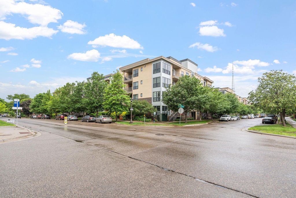 2565 Franklin Avenue 211, Saint Paul, MN 55114