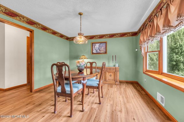 191 Edgemere Court, Toms River, NJ 08755