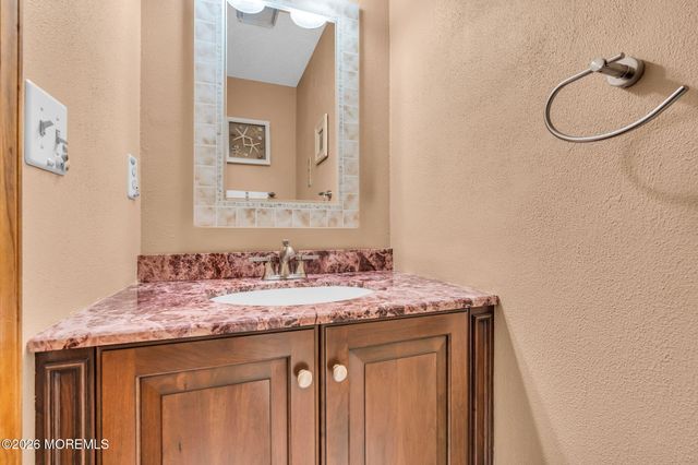 191 Edgemere Court, Toms River, NJ 08755