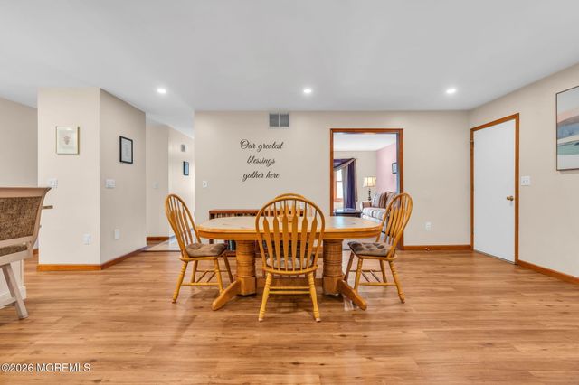 191 Edgemere Court, Toms River, NJ 08755