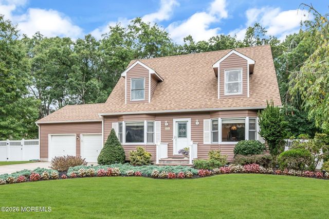 191 Edgemere Court, Toms River, NJ 08755