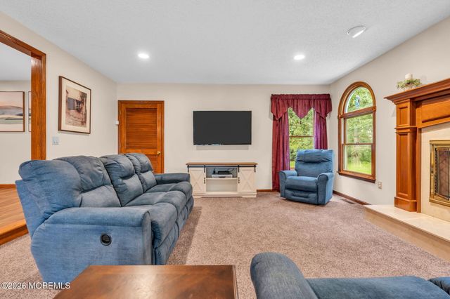 191 Edgemere Court, Toms River, NJ 08755