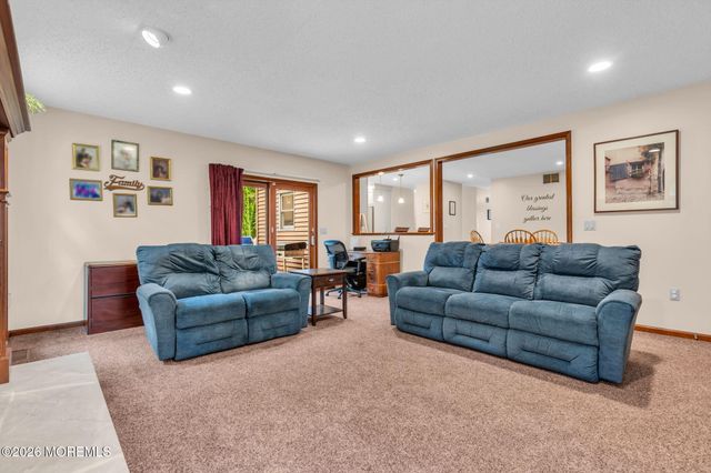 191 Edgemere Court, Toms River, NJ 08755