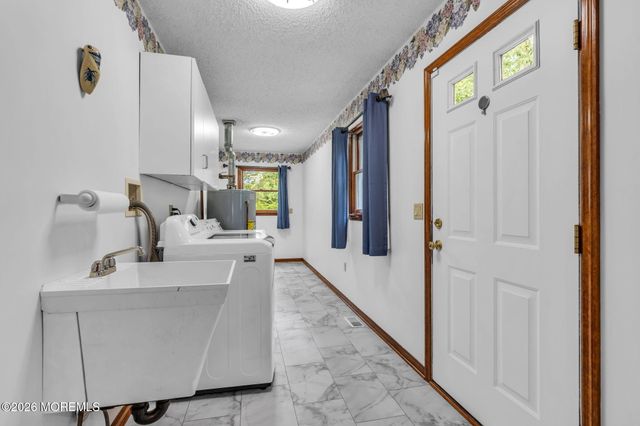 191 Edgemere Court, Toms River, NJ 08755