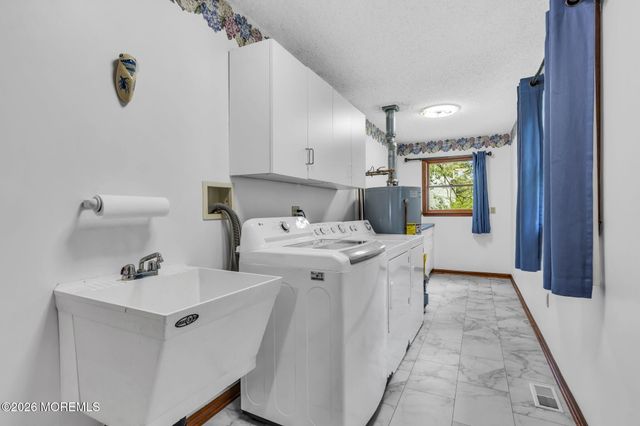 191 Edgemere Court, Toms River, NJ 08755