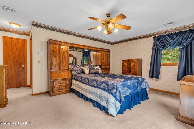191 Edgemere Court, Toms River, NJ 08755