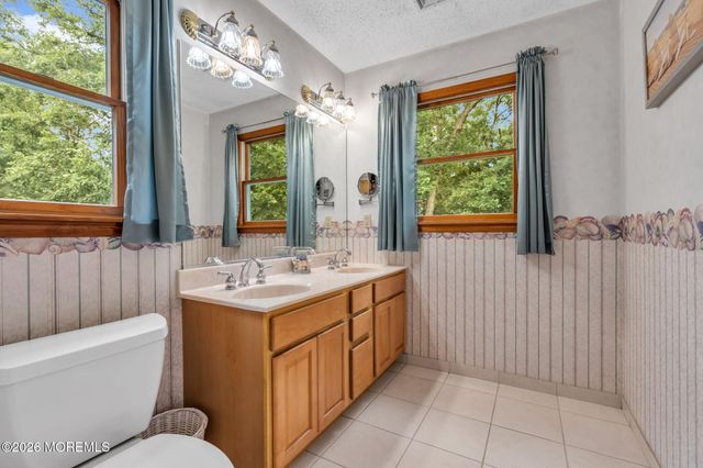 191 Edgemere Court, Toms River, NJ 08755